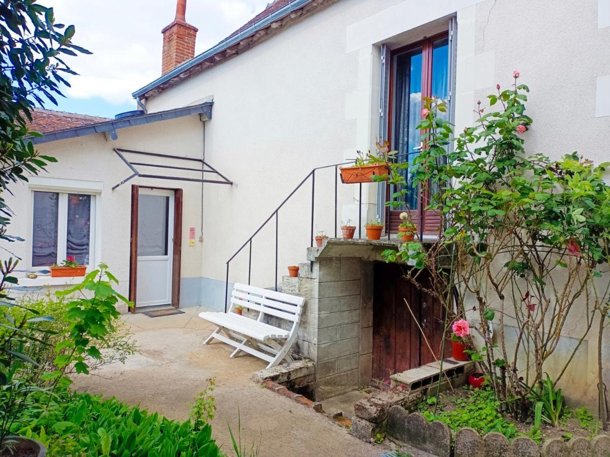 Petite Maison Etape Loire A Velo Ou Compostelle Mosnes Luaran gambar